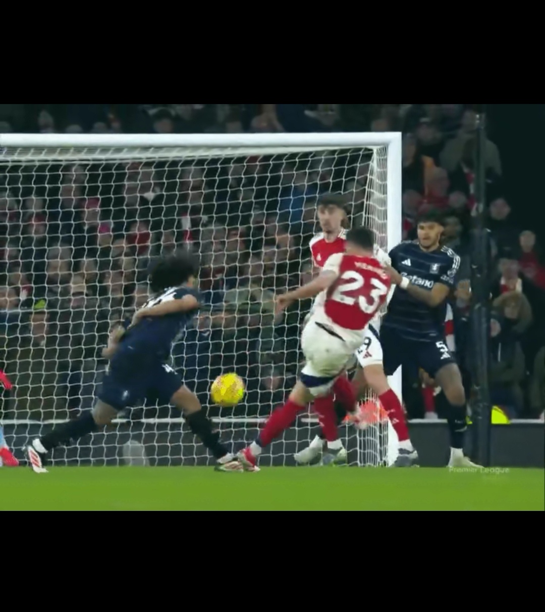 爱游戏-阿森纳不断突破！，费德勒连续十场比赛得分超过反败为胜全场沸腾不已的简单介绍