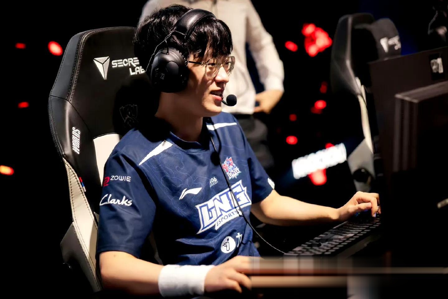 爱游戏APP-夺冠引发热议！，Scout在C9比赛中夺冠全场沸腾不已的简单介绍